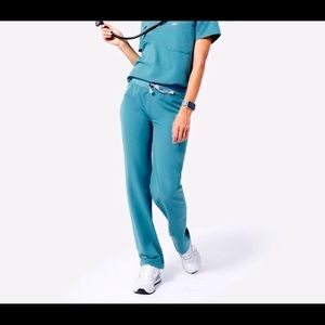 FIGS hydrogreen scrubs. Kade cargo pants and Catarina one pocket top, both med.